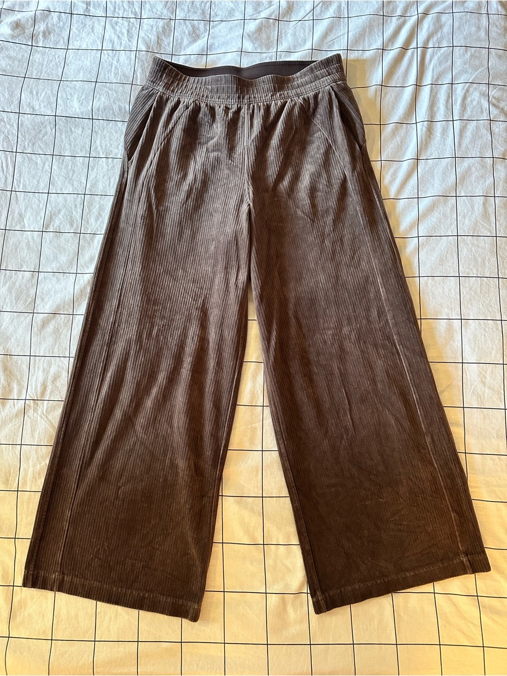 Lululemon Scuba Mid-Rise Wide-Leg Crop *Velvet Cord 8 Espresso Brown - Picture 9 of 15